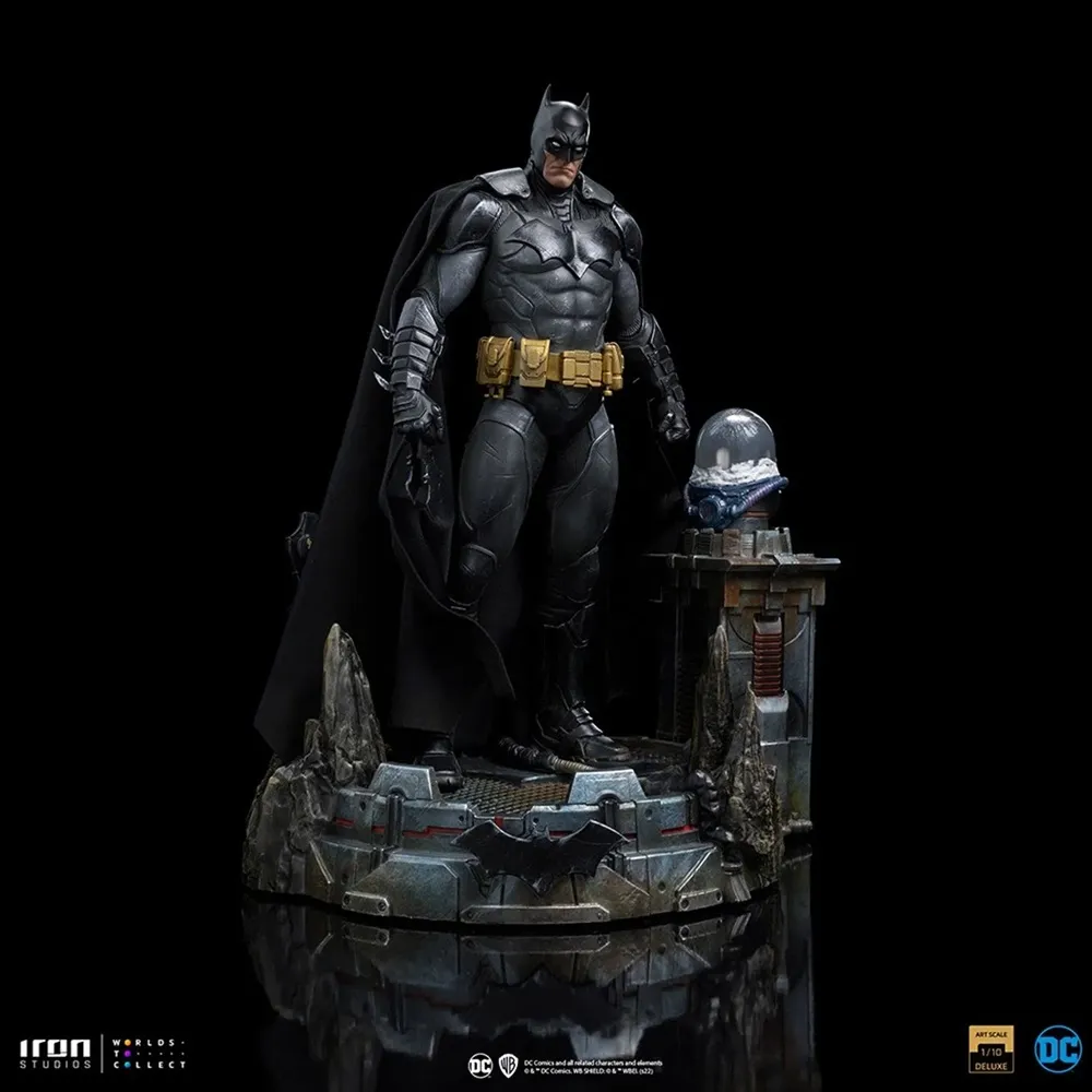 Iron Studios 1/10 Scale Batman Unleashed Deluxe DC Comics Statue for Collectors 14+ Years - Image 4