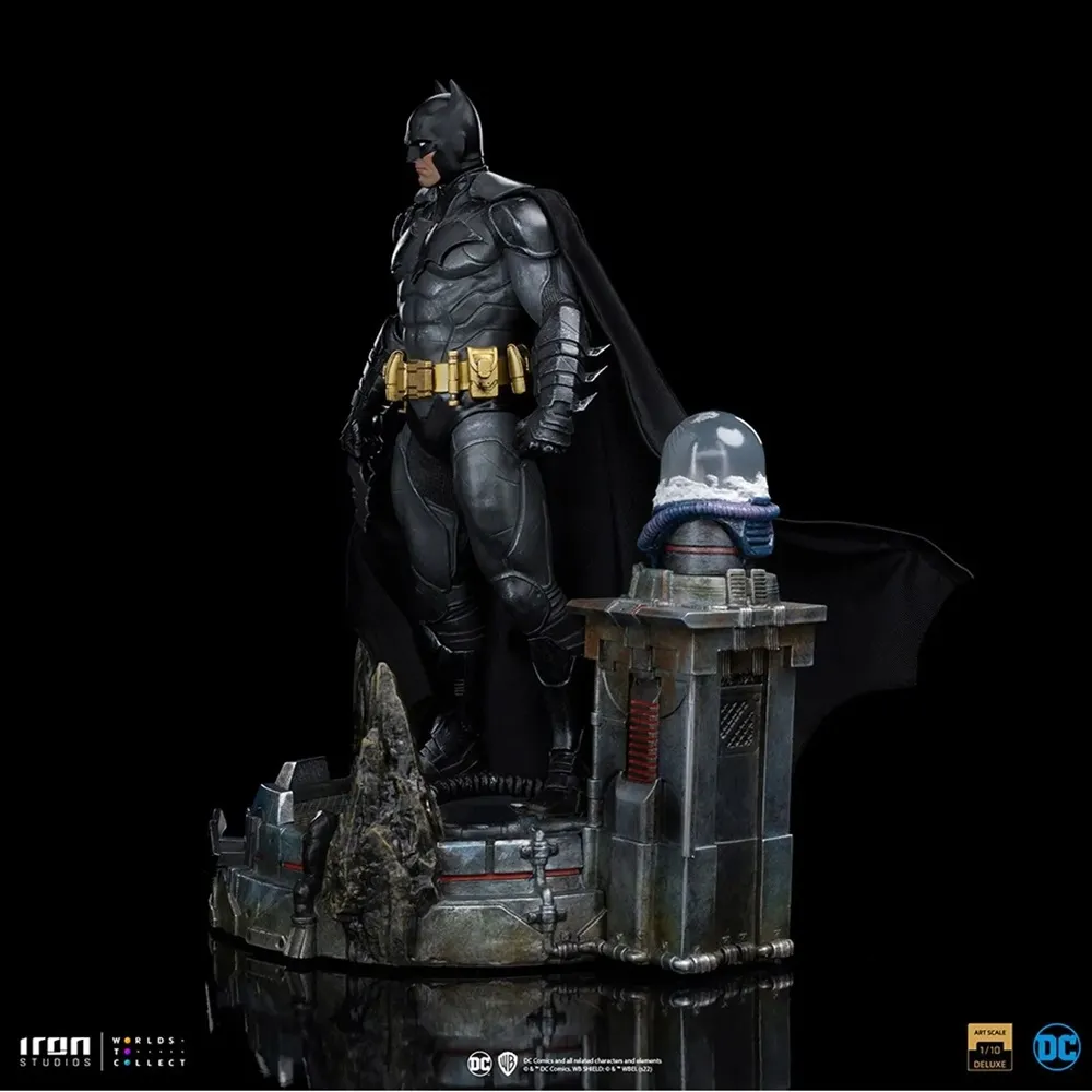 Iron Studios 1/10 Scale Batman Unleashed Deluxe DC Comics Statue for Collectors 14+ Years - Image 5