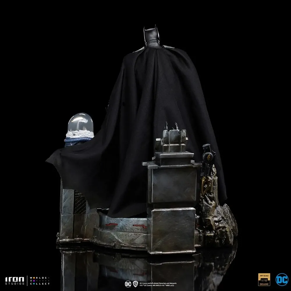Iron Studios 1/10 Scale Batman Unleashed Deluxe DC Comics Statue for Collectors 14+ Years - Image 6