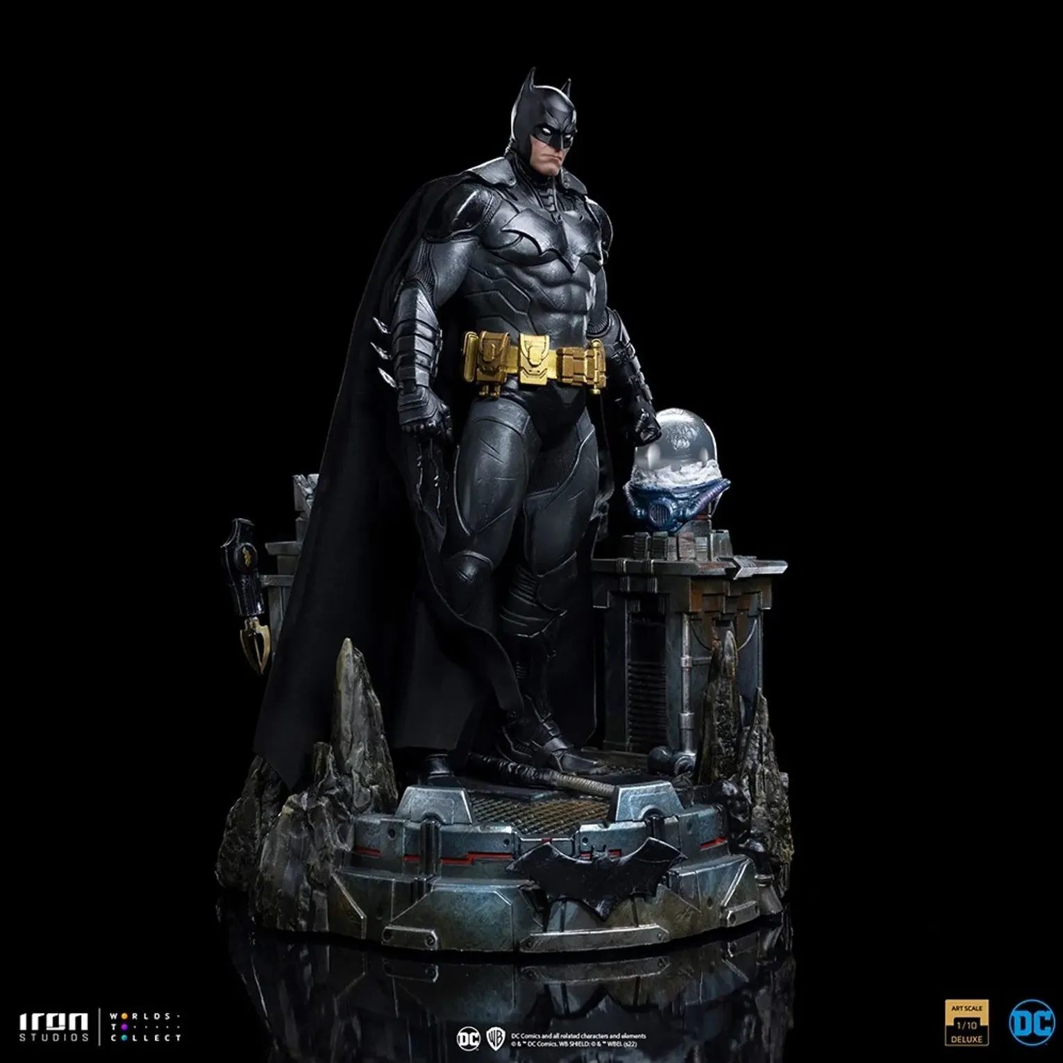 Iron Studios 1/10 Scale Batman Unleashed Deluxe DC Comics Statue for Collectors 14+ Years - Image 7
