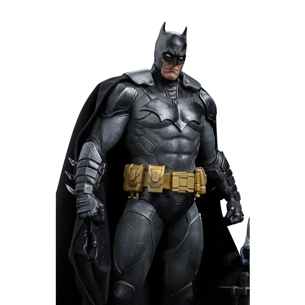 Iron Studios 1/10 Scale Batman Unleashed Deluxe DC Comics Statue for Collectors 14+ Years - Image 2