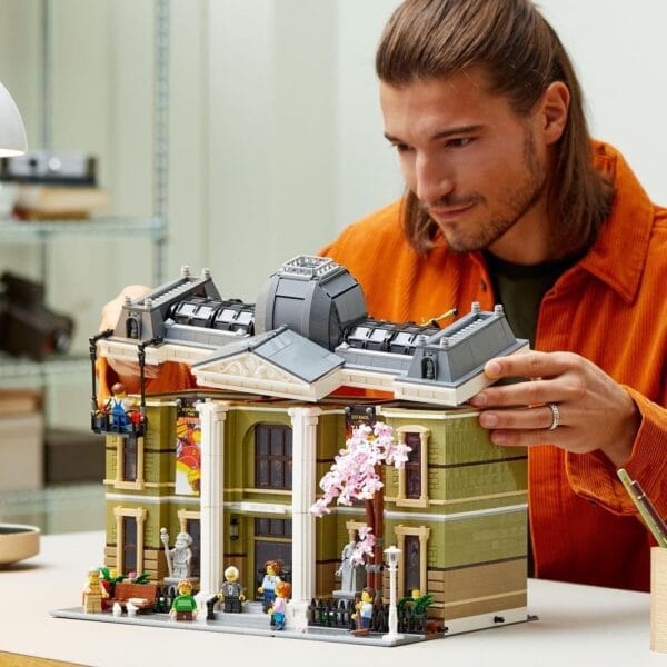 Lego Icons 10326 Natural History Museum Building Set for 18+ Years (4014 Pcs) - Image 3