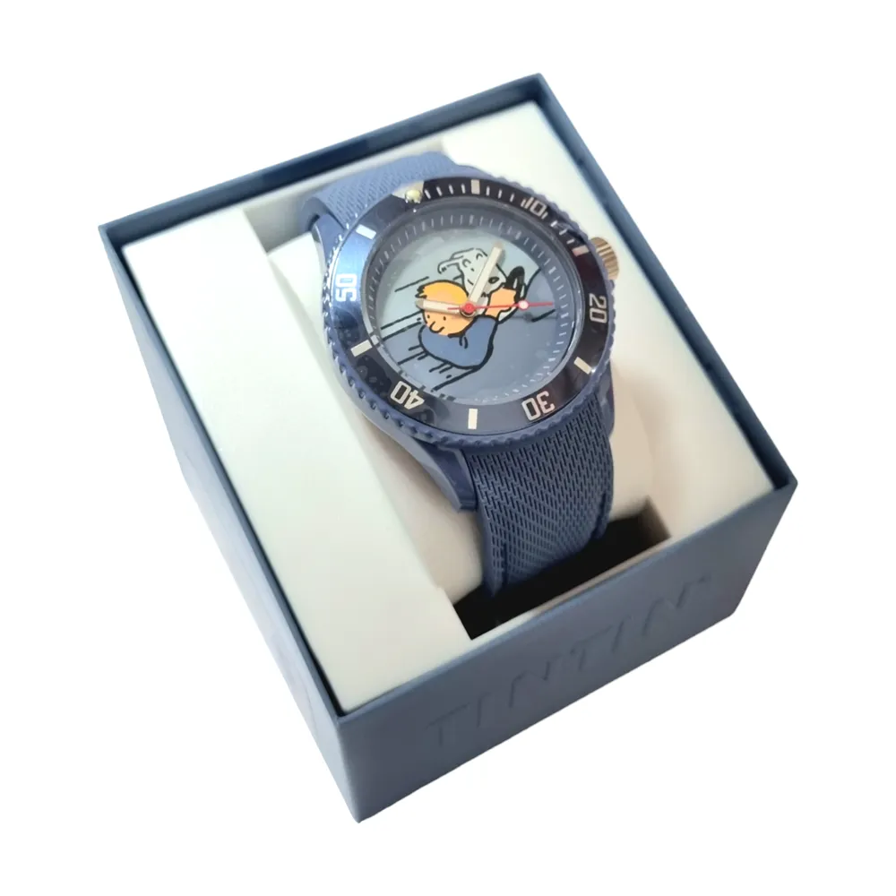 Tintin and Snowy Watch - Tintin in the Land of the Soviets (Medium) Ref 82429 - Image 3