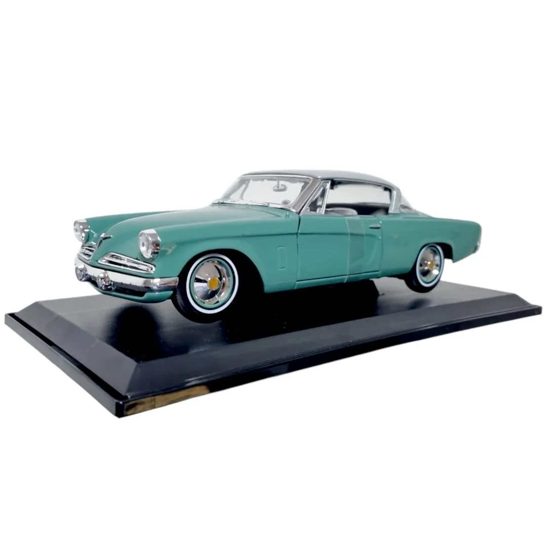 Maisto 1:18 Scale 1953 Studebaker Starliner Diecast Car Model for Collectors 14+ Years - Image 4