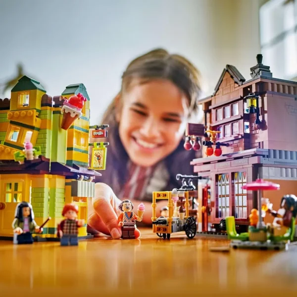 Lego Harry Potter 76452 Quality Quidditch Supplies & Ice Cream Parlour Set for 8+ Years (795 Pcs) - Image 6