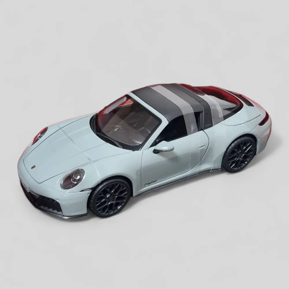 Maisto 1:18 Scale Porsche 911 Targa 4 GTS (992.2) Diecast Car Model - Image 2