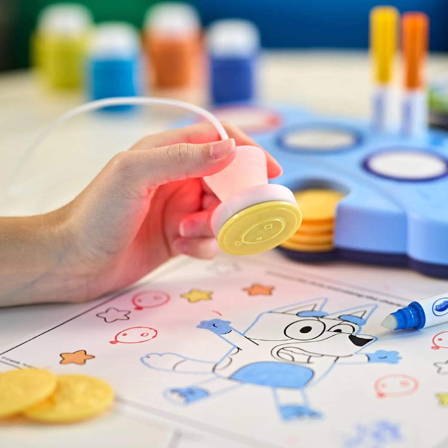Crayola Bluey Color Wonder Magic Light-Up Stamper for 3+ Years (Includes Stamps, Markers, Colouring Pages) - Image 6