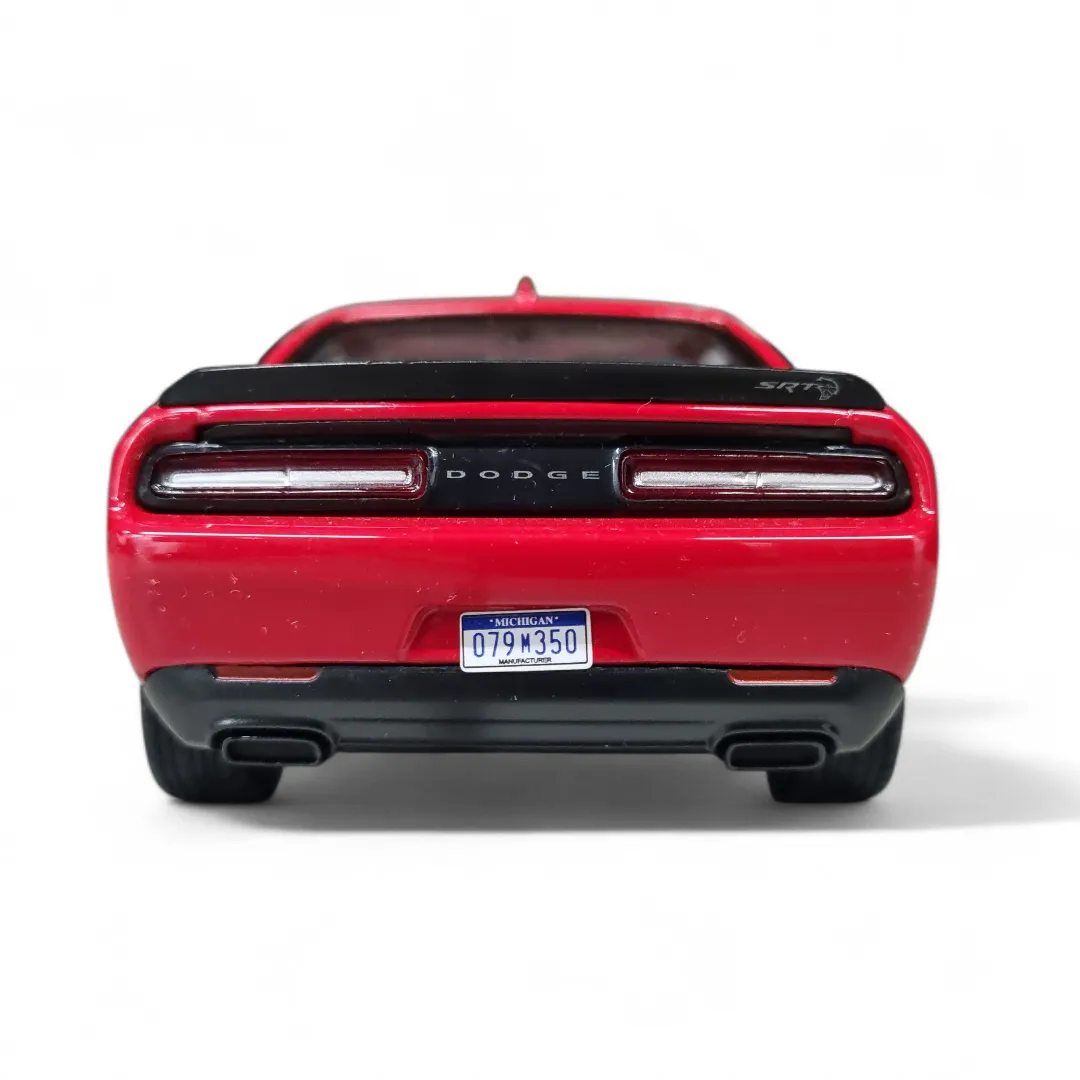 Motormax 1/24 Scale 2018 Dodge Challenger SRT Hellcat Widebody Diecast Model (79350) - Image 6