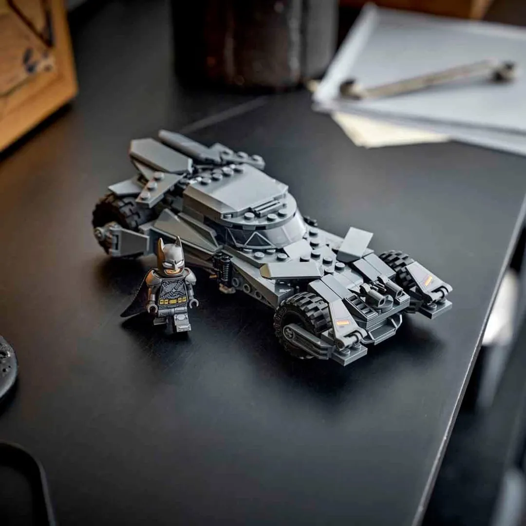 LEGO 76331 DC Batman Batman v Superman Batmobile - Image 4