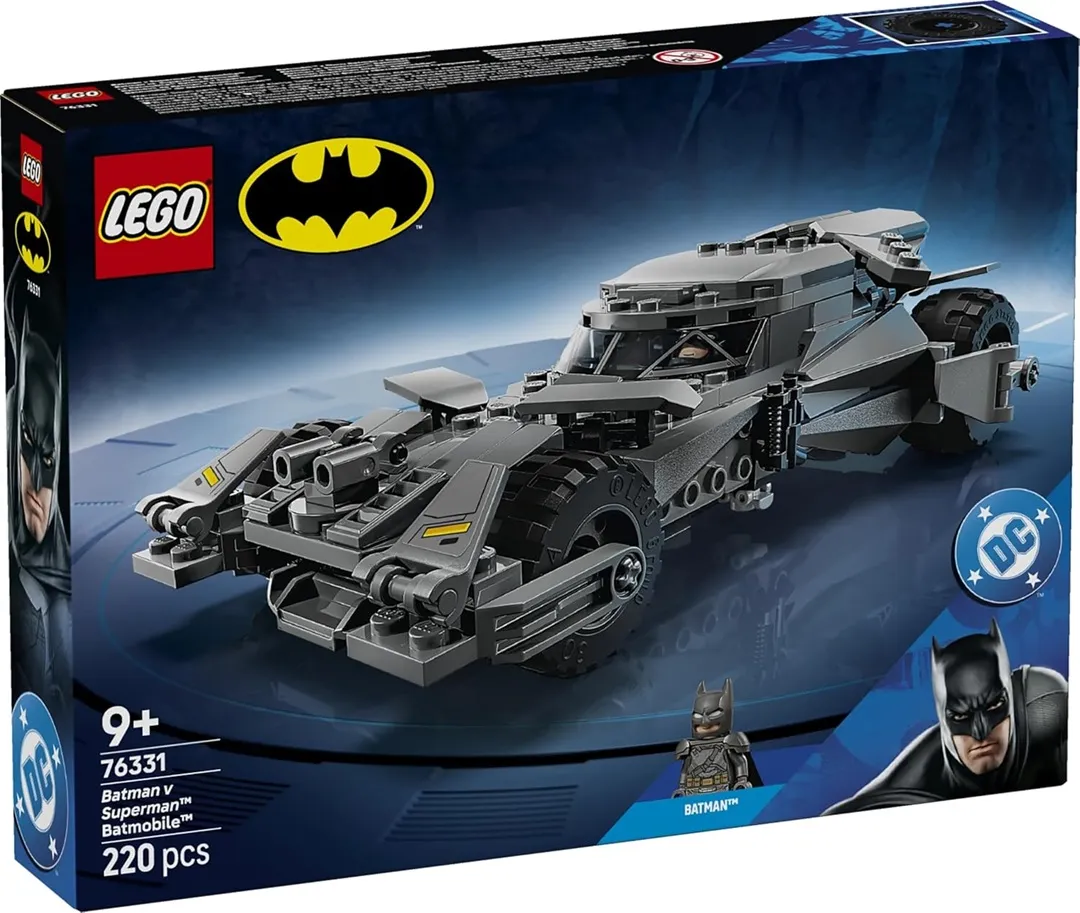 LEGO 76331 DC Batman Batman v Superman Batmobile - Image 2