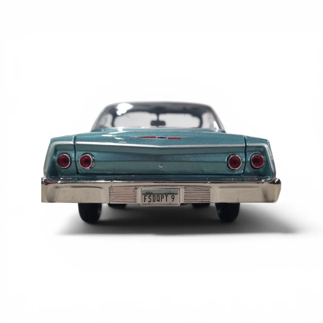 Bburago 1:18 Scale 1962 Chevrolet Bel Air Diecast Scale Model for Collectors 14+ Years - Image 4