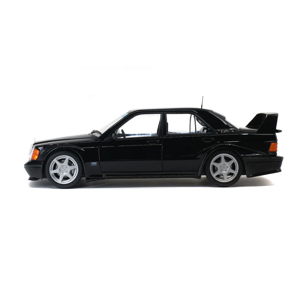 Solido 1:18 Scale 1990 Mercedes-Benz 190 Evo II W201 (Black) Diecast Scale Model - Image 7