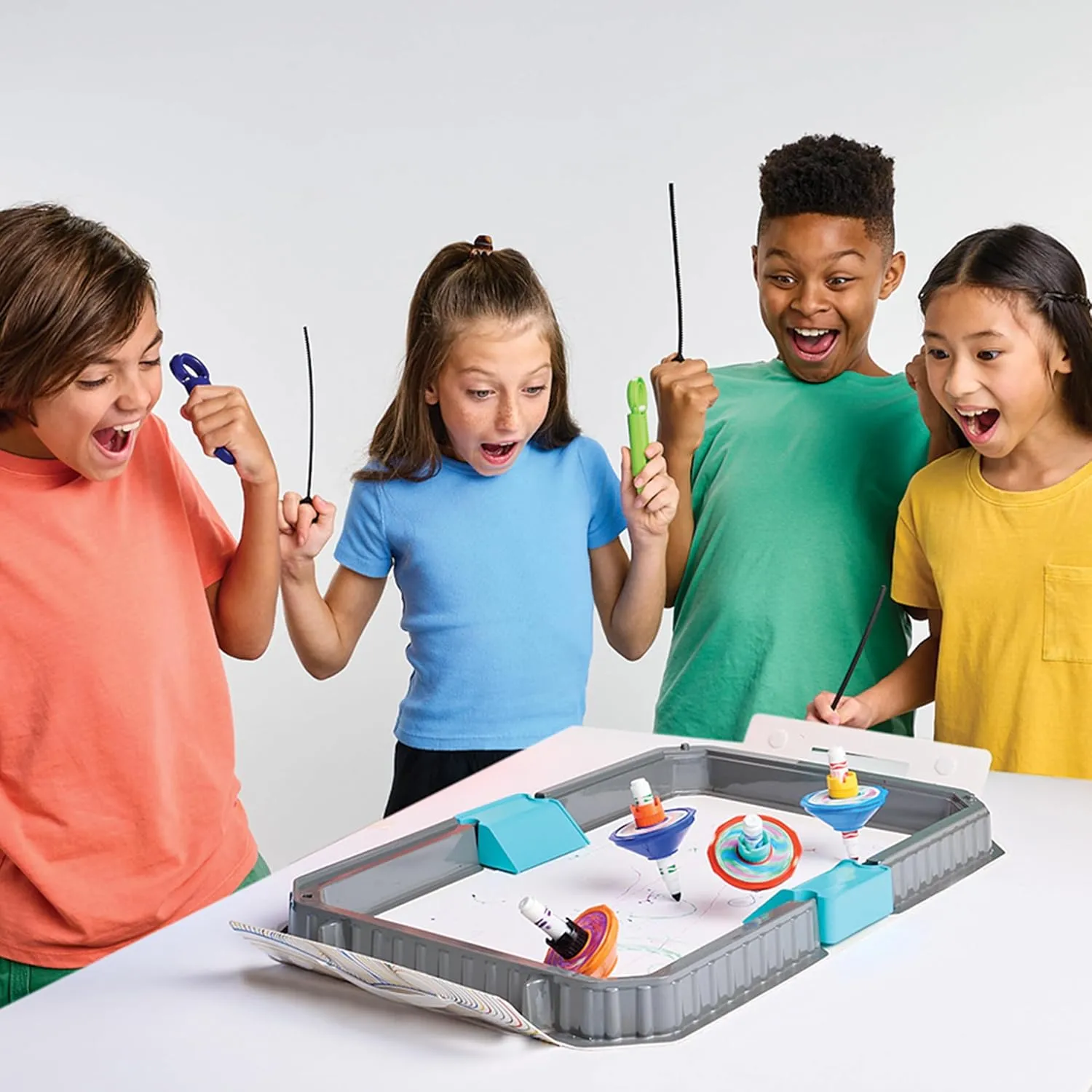 Crayola Colourwhirls Battle Arena Set, DIY Gyro Spin Art Toy, 4 Battle Reversible Tops for 6+ Years - Image 2