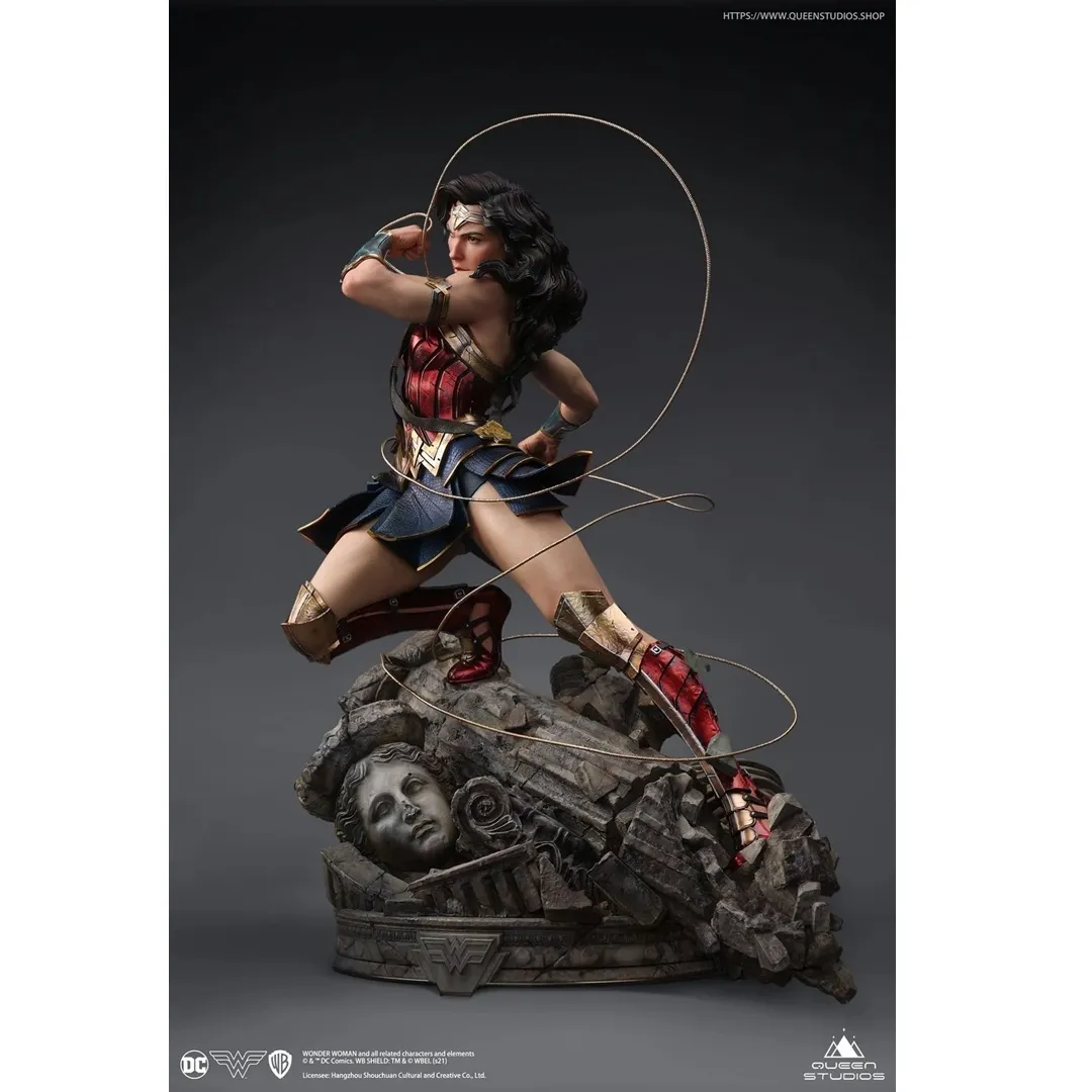 DC Comic Wonder Woman 1/4 Scale Statue by Queen Studios - Image 3