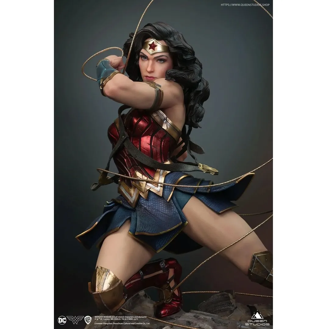 DC Comic Wonder Woman 1/4 Scale Statue by Queen Studios - Image 12