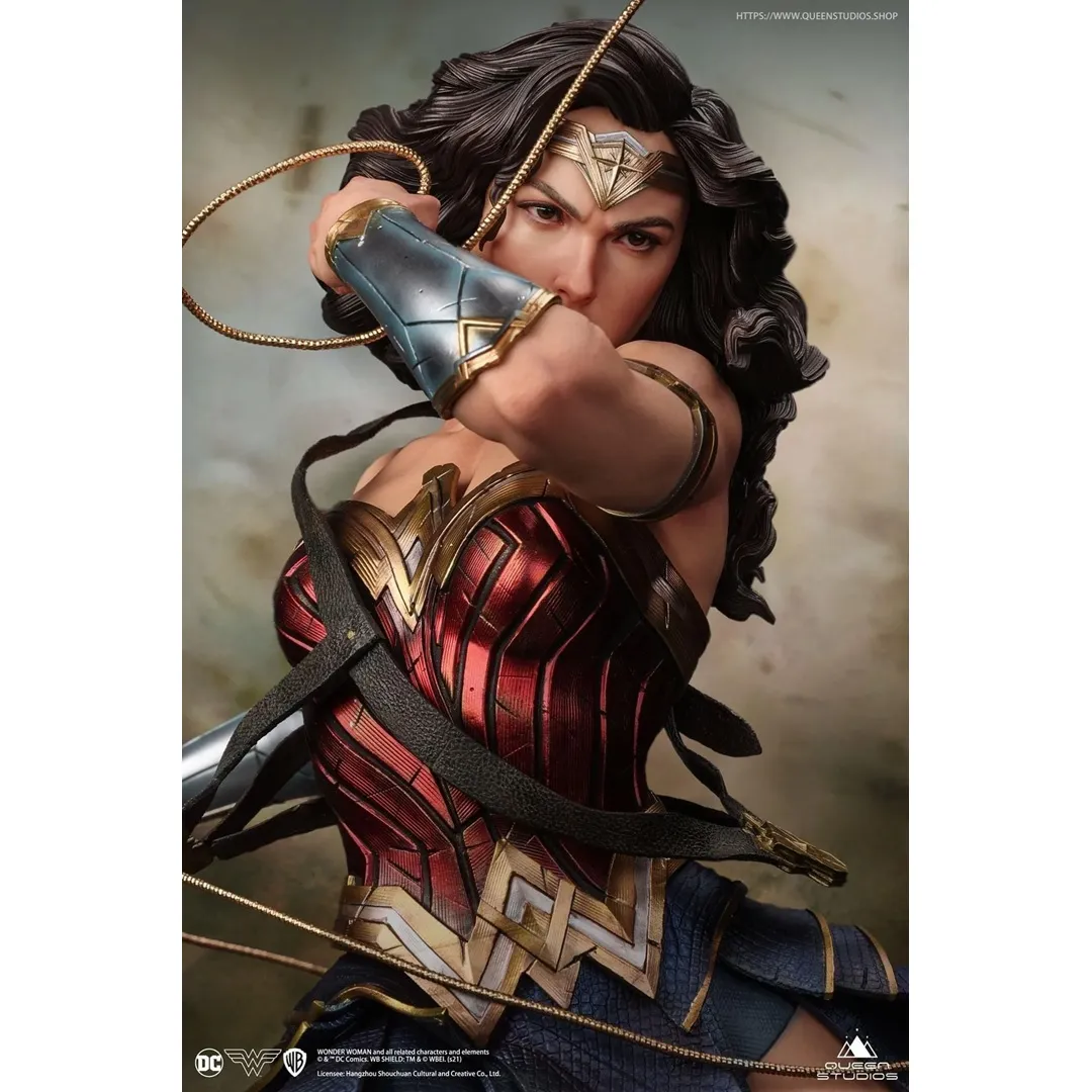 DC Comic Wonder Woman 1/4 Scale Statue by Queen Studios - Image 13