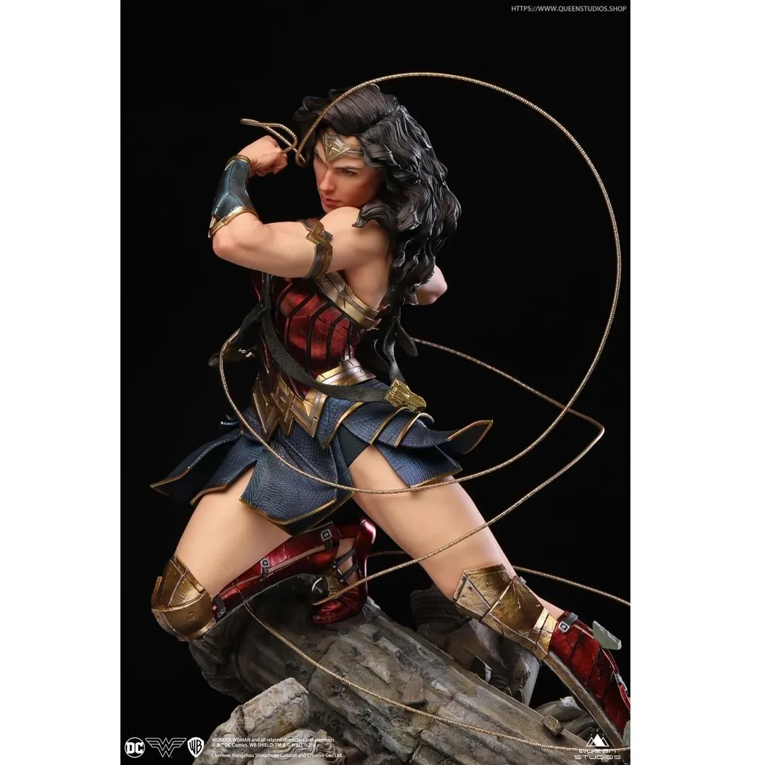 DC Comic Wonder Woman 1/4 Scale Statue by Queen Studios - Image 15
