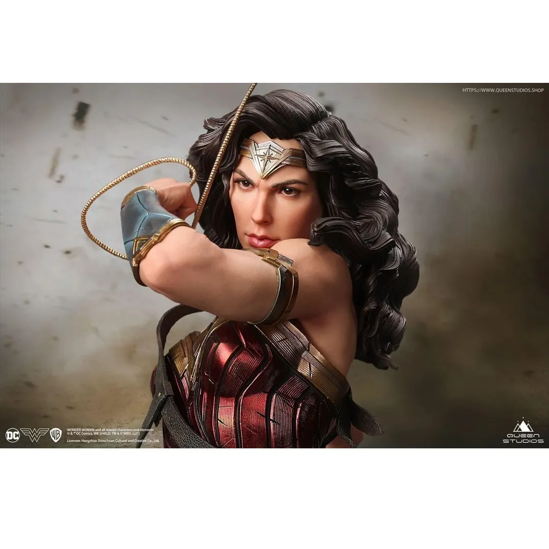 DC Comic Wonder Woman 1/4 Scale Statue by Queen Studios - Image 16