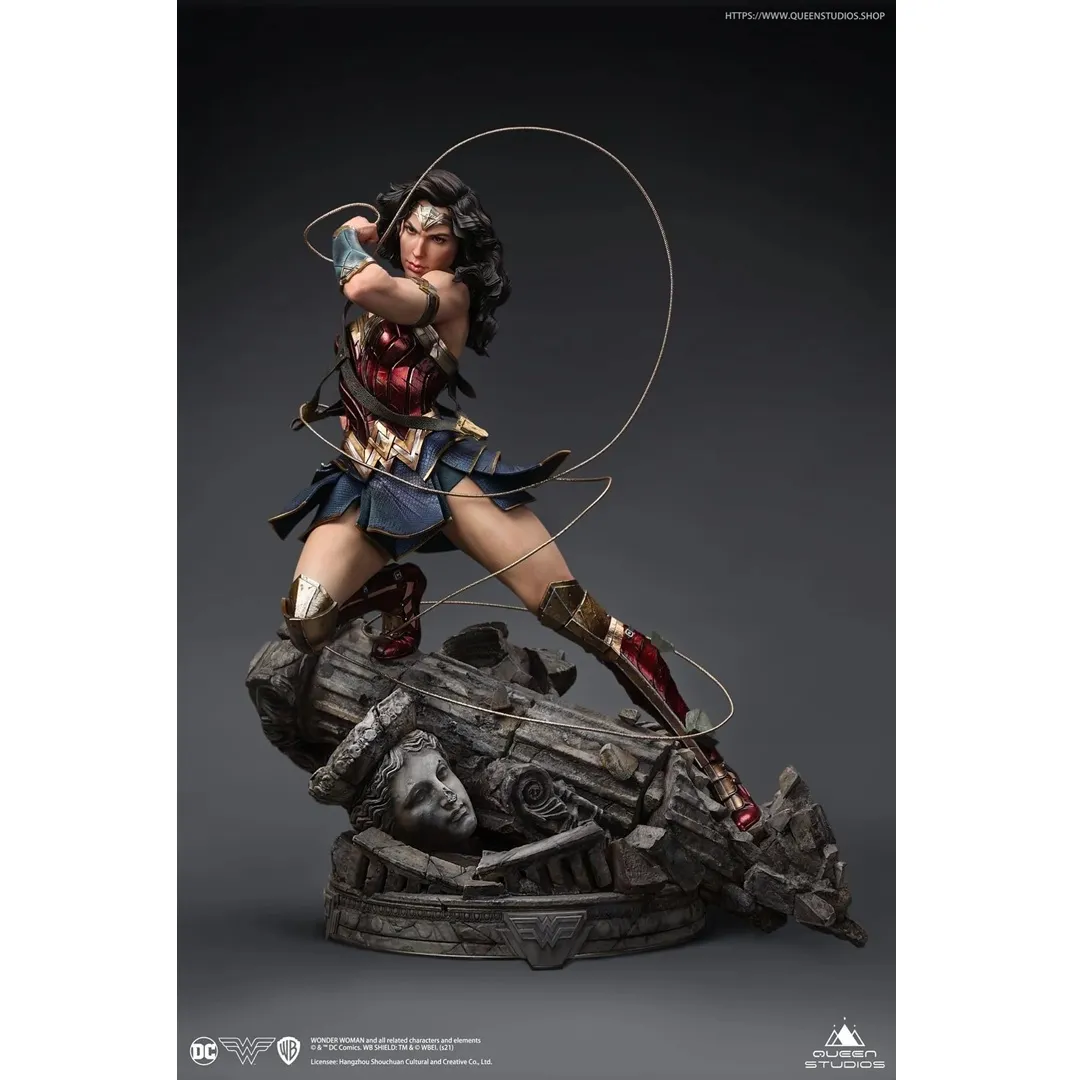 DC Comic Wonder Woman 1/4 Scale Statue by Queen Studios - Image 2