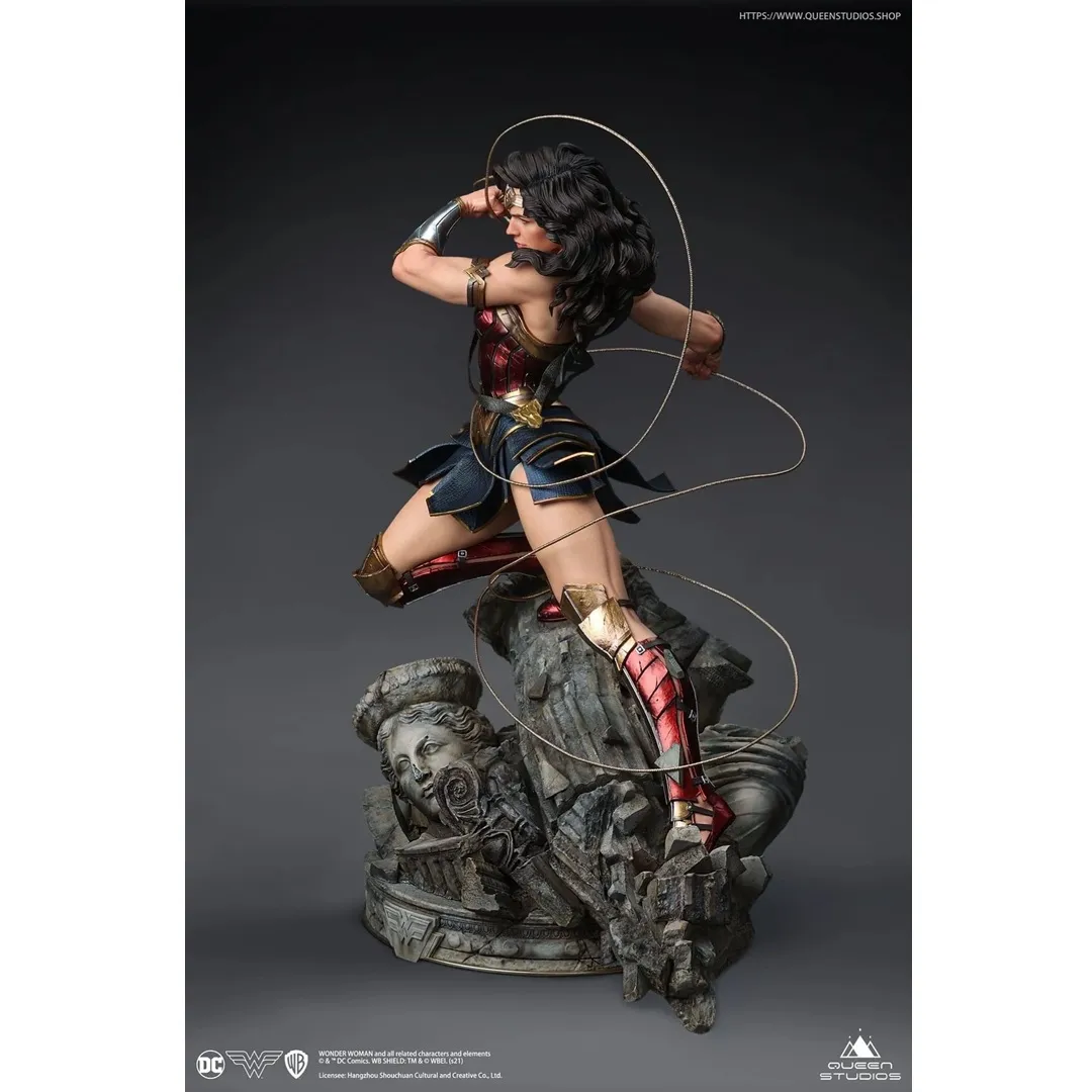 DC Comic Wonder Woman 1/4 Scale Statue by Queen Studios - Image 6