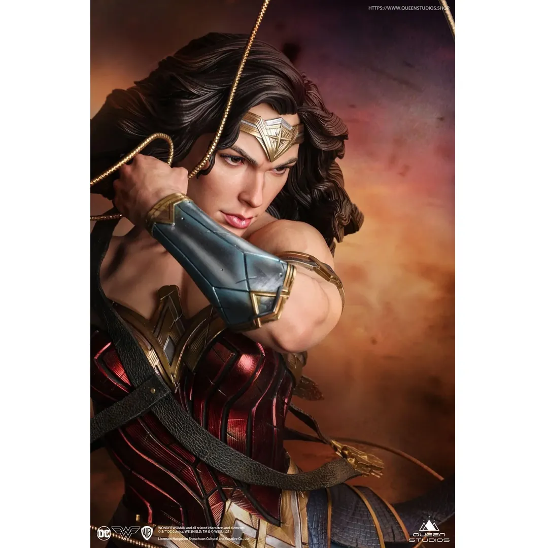 DC Comic Wonder Woman 1/4 Scale Statue by Queen Studios - Image 10