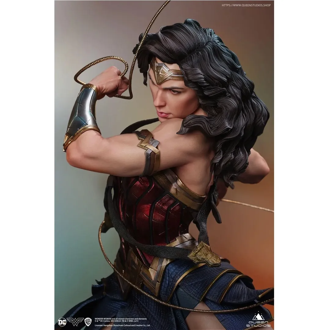DC Comic Wonder Woman 1/4 Scale Statue by Queen Studios - Image 11