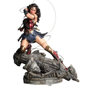 DC Comic Wonder Woman 1/4 Scale Statue by Queen Studios